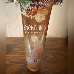 Snowflakes and cashmere cream